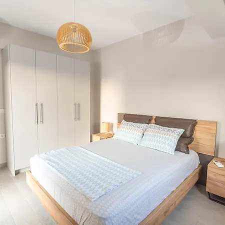 Spacious Family House With Garden - 5 Min Walk To *
