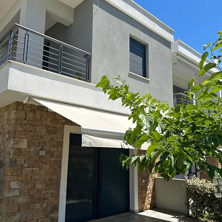 Villa Spacious Family House With Garden - 5 Min Walk To