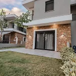 빌라 Spacious Family House With Garden - 5 Min Walk To Beach 니키티