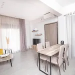 빌라 Spacious Family House With Garden - 5 Min Walk To Beach