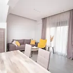빌라 Spacious Family House With Garden - 5 Min Walk To Beach 니키티