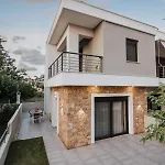 Spacious Family House With Garden - 5 Min Walk To Beach