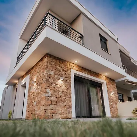 Vilă Spacious Family House With Garden - 5 Min Walk To Nikiti (Sithonia)