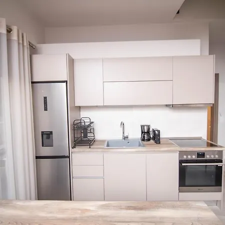 Spacious Family House With Garden - 5 Min Walk To