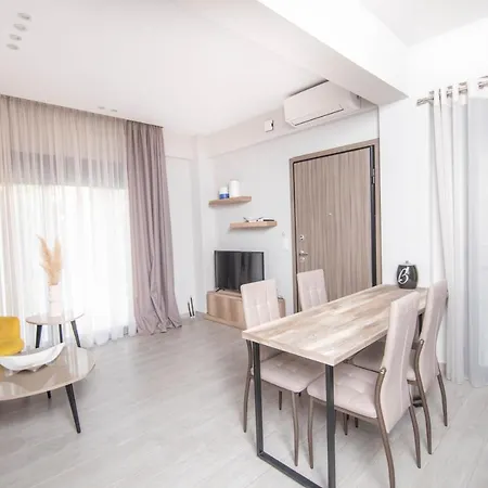 Vilă Spacious Family House With Garden - 5 Min Walk To