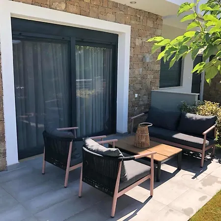 Vilă Spacious Family House With Garden - 5 Min Walk To *